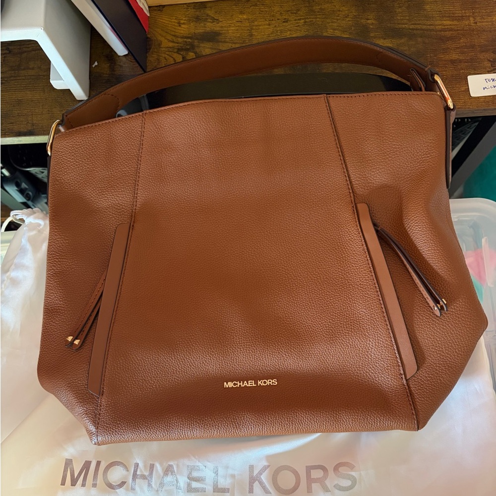 Michael Kors Evie 👜Leather Pebble ShoulderBag NWT ✨